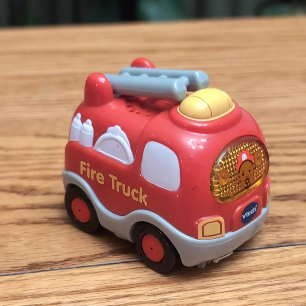 VTech Go! Go! Smart Wheels Fire Truck 1198 Talking Singing Light Up Toy Vehicle